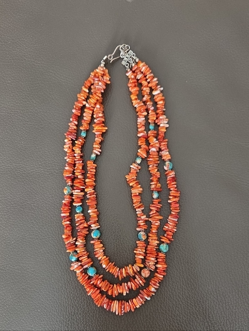 Paige Wallace Women's 3-Layer Spiny Oyster Chip Necklace